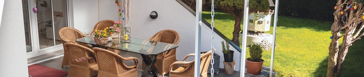 De smarte beslag løser det evindelige problem med for lav højde på overdækkede terrasser. De smarte beslag løser det evindelige problem med for lav højde på overdækkede terrasser.